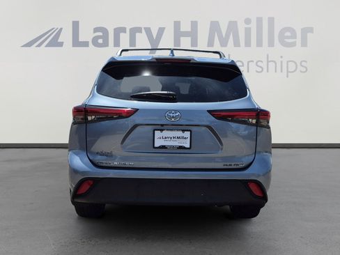 Used 2023 Toyota Highlander XLE AWD/4WD image 4
