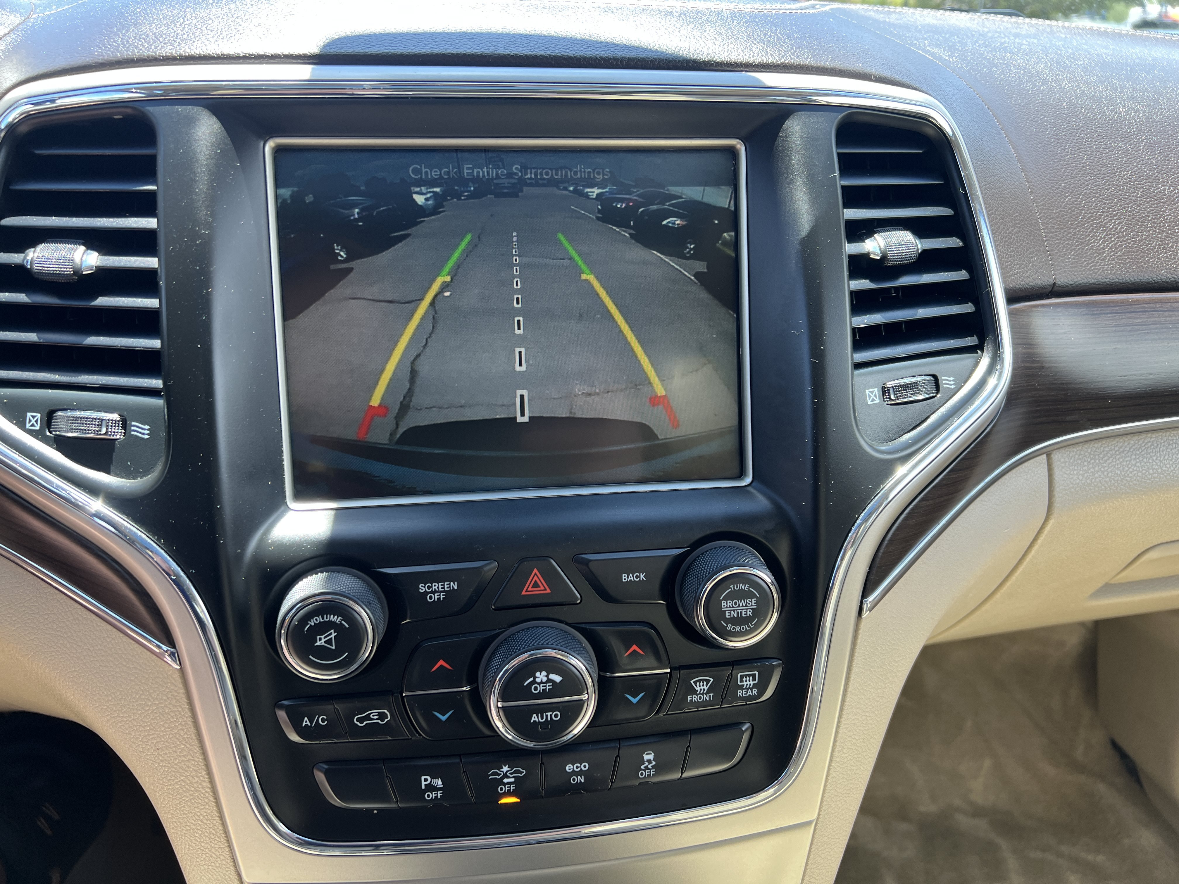 Used 2015 Jeep Grand Cherokee Overland w/ Advanced Technology Group AWD/4WD image 17