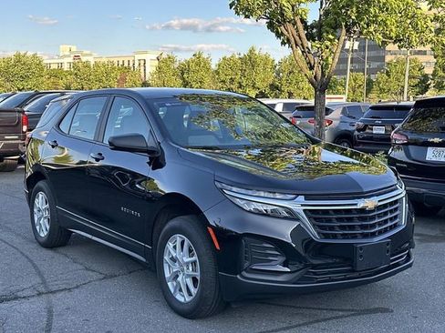 Used 2024 Chevrolet Equinox LS image 1