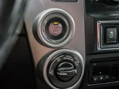 Used 2017 Nissan Titan SV AWD/4WD image 28
