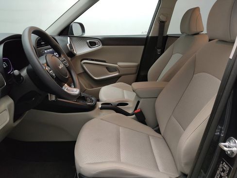 Used 2025 Kia Soul LX image 17