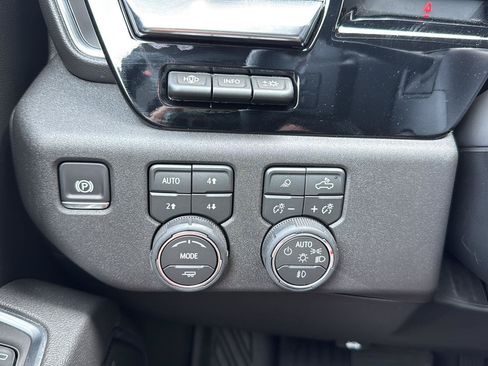 Used 2026 Chevrolet Silverado 1500 LTZ w/ LTZ Premium Package AWD/4WD image 24