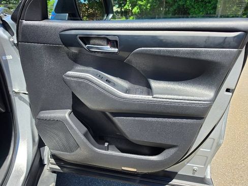 Used 2021 Toyota Highlander XLE AWD/4WD image 10