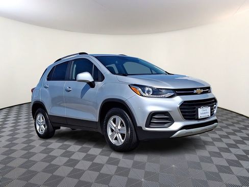 Used 2022 Chevrolet Trax LT w/ LT Convenience Package AWD/4WD image 1