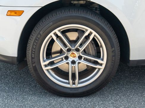 Certified 2021 Porsche Macan AWD/4WD image 10