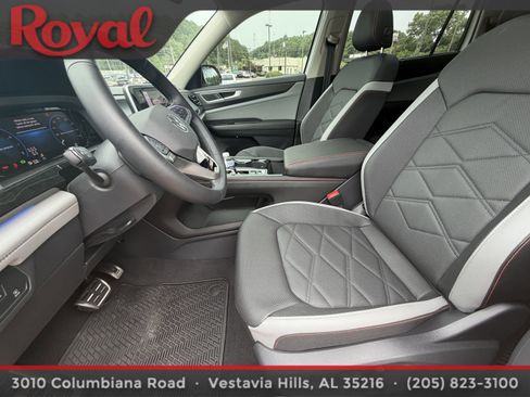 Certified 2026 Volkswagen Atlas Peak Edition AWD/4WD image 13