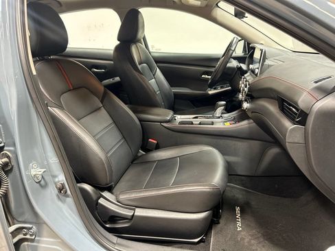 Used 2025 Nissan Sentra SR w/ SR Premium Package FWD image 19