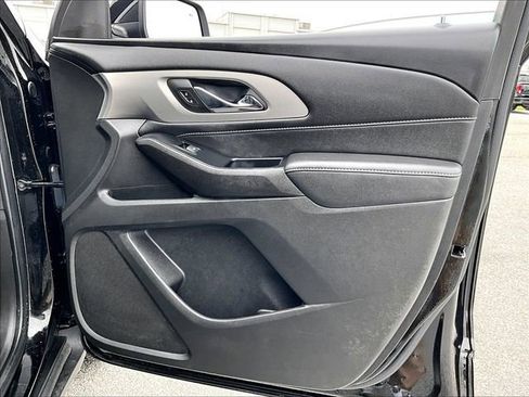 Used 2023 Chevrolet Traverse LT FWD image 12