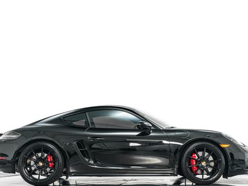 Used 2022 Porsche 718 Cayman GTS w/ Light Design Package RWD image 2