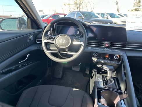 Used 2025 Hyundai Elantra SEL w/ Cargo Package image 20