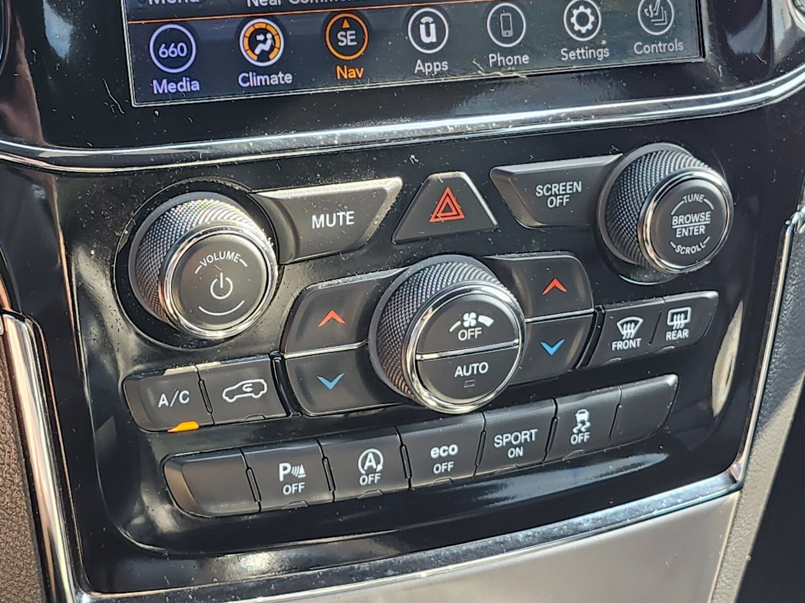 Used 2020 Jeep Grand Cherokee Limited AWD/4WD image 22