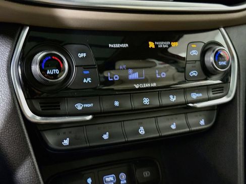 Used 2020 Hyundai Santa Fe Limited AWD/4WD image 8
