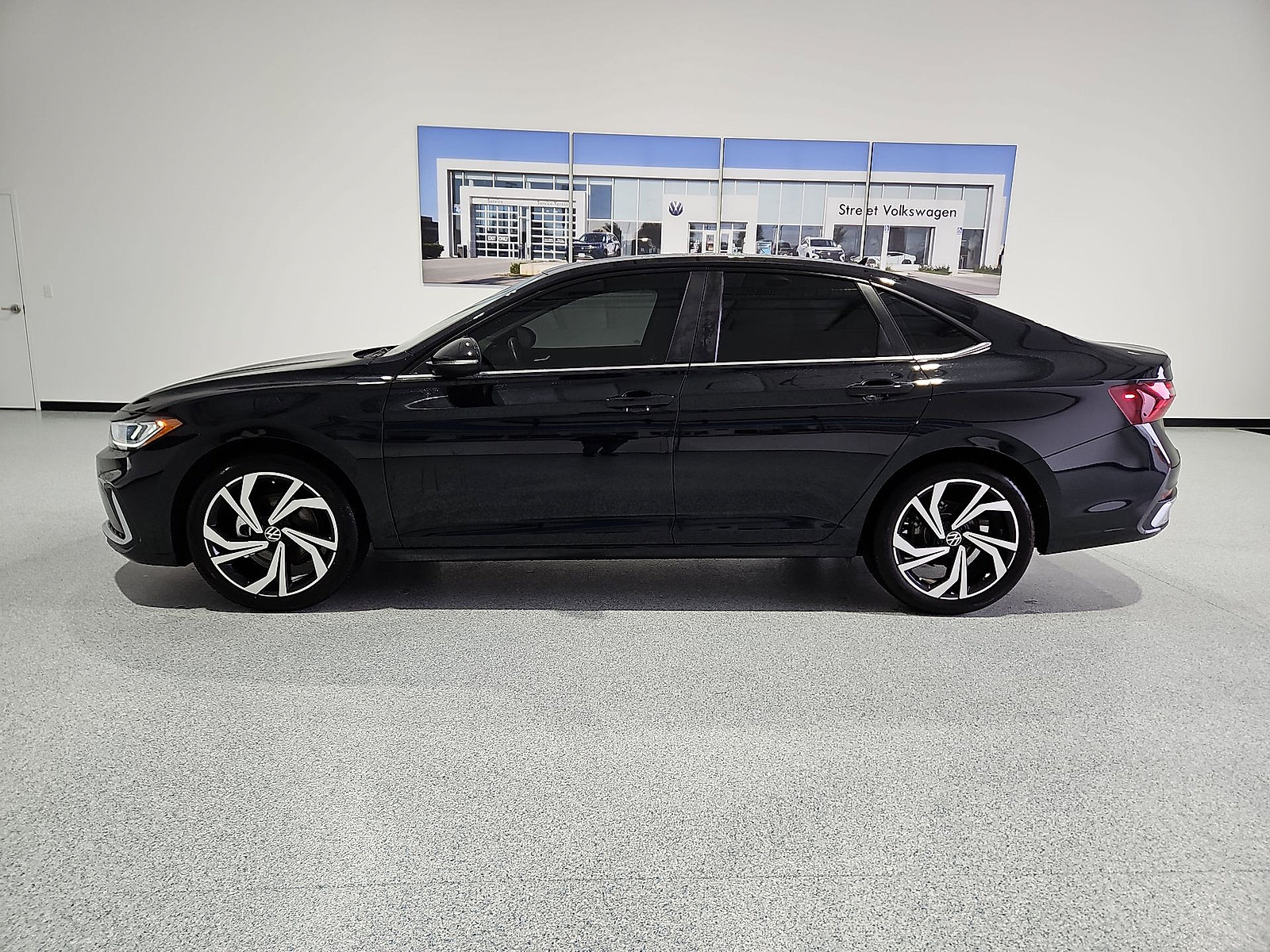 Used 2026 Volkswagen Jetta SEL FWD image 5