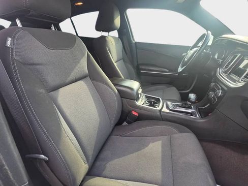 Used 2018 Dodge Charger SXT RWD image 11