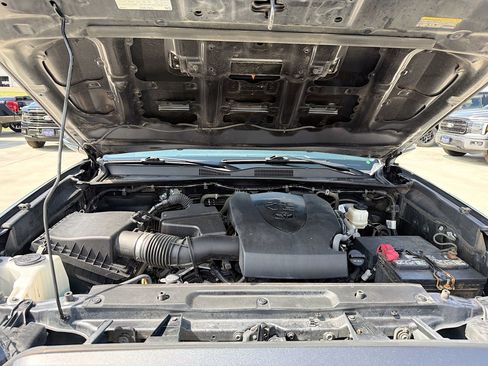 Used 2022 Toyota Tacoma TRD Sport w/ Technology Package RWD image 32