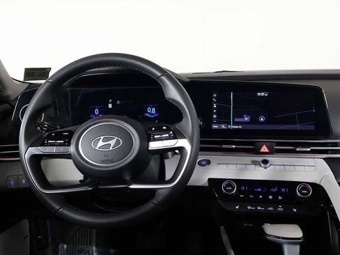 Certified 2025 Hyundai Elantra Limited image 34