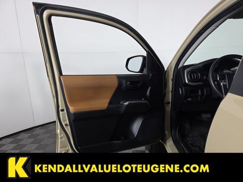 Used 2017 Toyota Tacoma SR5 w/ Tow Package AWD/4WD image 21