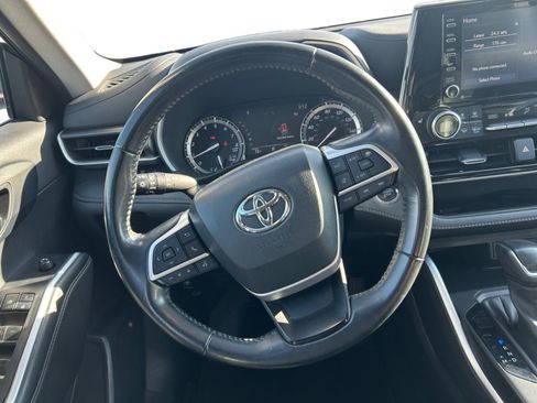 Used 2022 Toyota Highlander XLE image 13