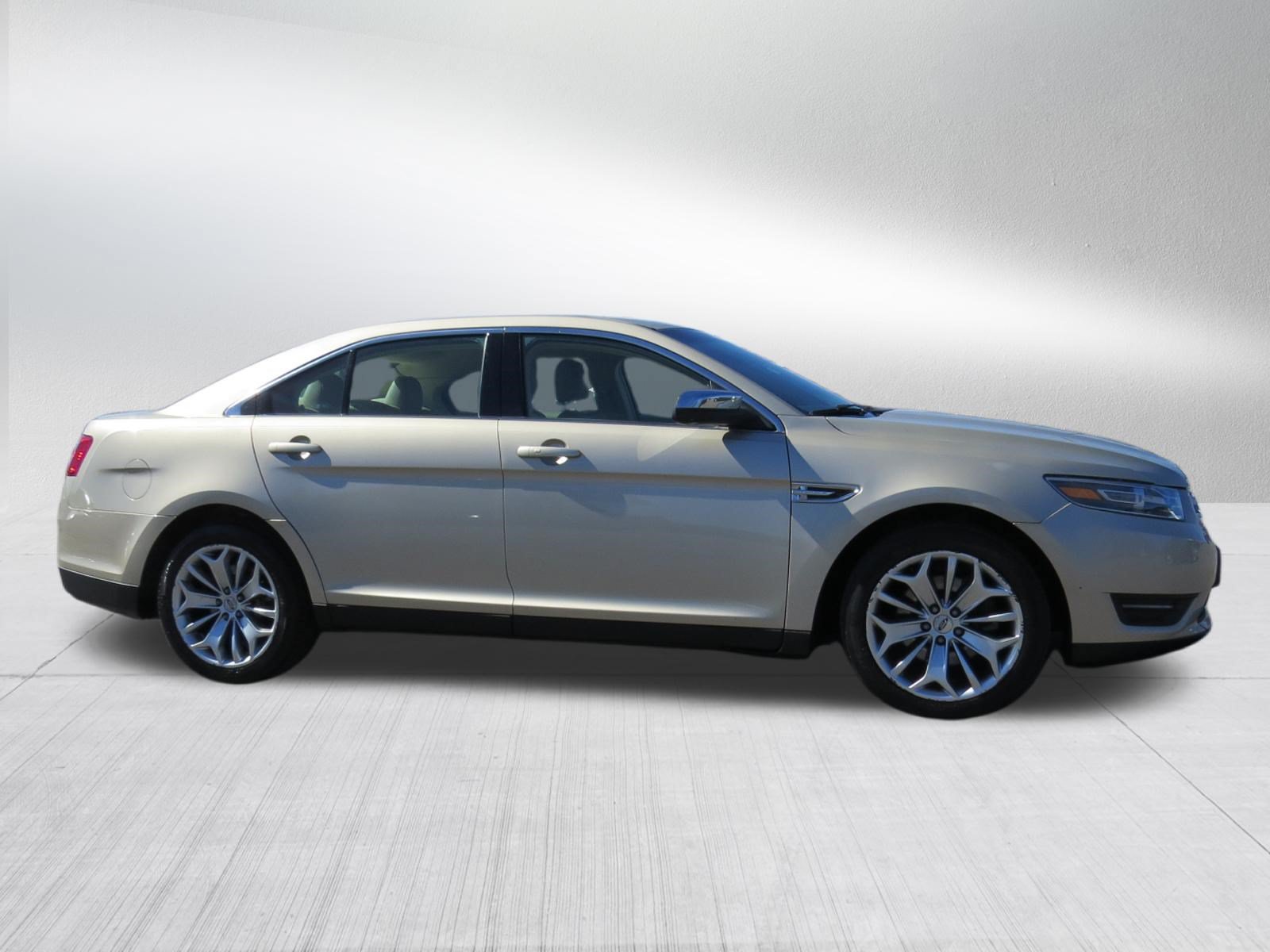 Used 2017 Ford Taurus Limited AWD/4WD image 2
