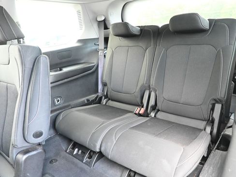 Used 2023 Jeep Grand Cherokee L Laredo AWD/4WD image 33