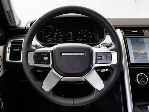 New 2026 Land Rover Discovery S image 44