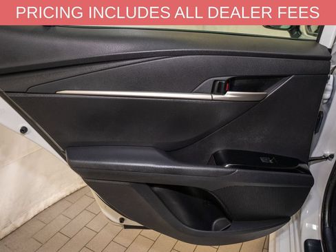 Used 2025 Toyota Camry SE FWD image 9
