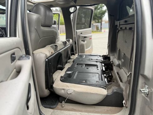 Used 2005 Chevrolet Avalanche 2500 w/ Preferred Equipment Group image 9