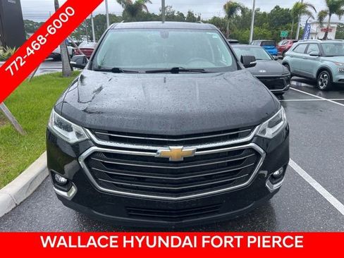 Used 2020 Chevrolet Traverse LT FWD image 2