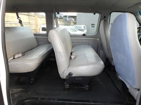 Used 1999 Ford E-350 and Econoline 350 Club Wagon image 21
