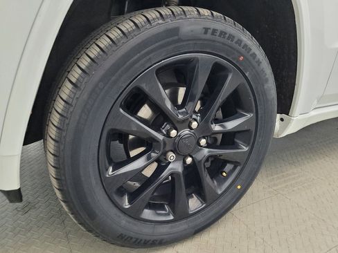 Used 2018 Jeep Grand Cherokee Altitude AWD/4WD image 31