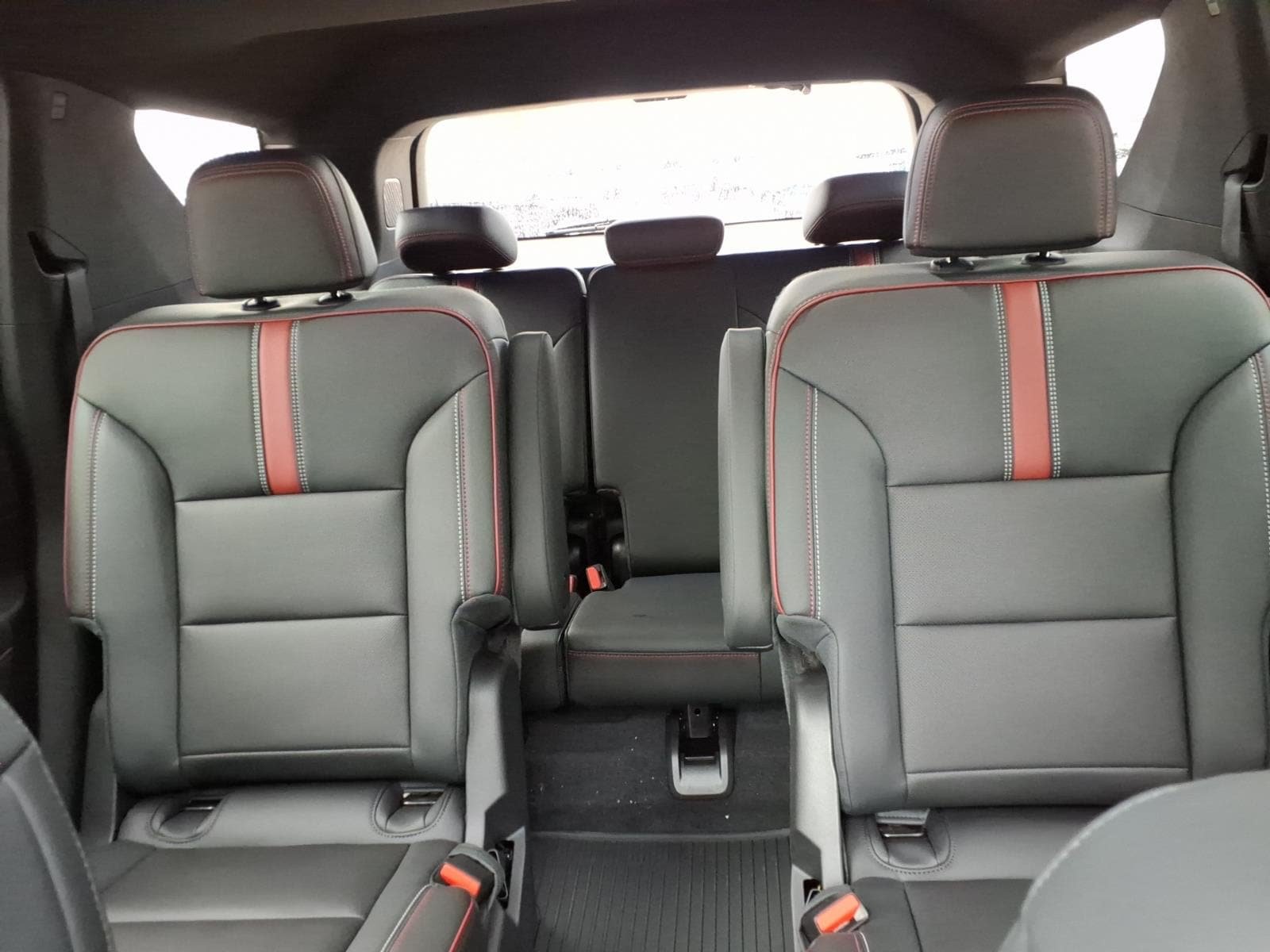New 2027 Chevrolet Traverse RS FWD image 20