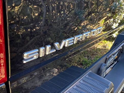 Used 2022 Chevrolet Silverado 1500 LT image 9