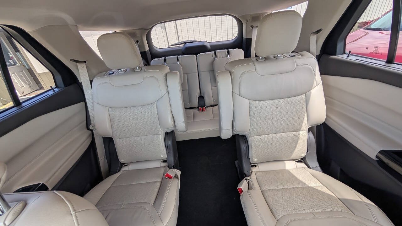 Used 2022 Ford Explorer Platinum w/ Equipment Group 601A AWD/4WD image 28