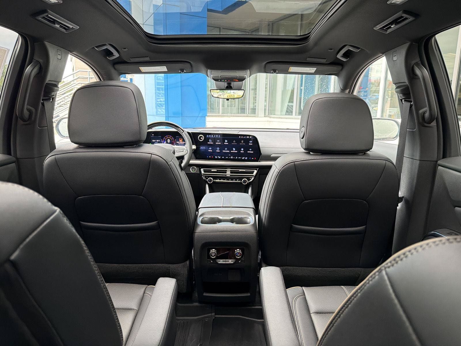 Used 2026 Chevrolet Traverse High Country w/ LPO, Floor Liner Package AWD/4WD image 44
