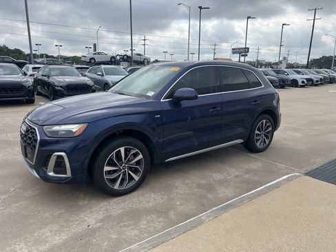 Used 2022 Audi Q5 2.0T Premium w/ Convenience Package image 1