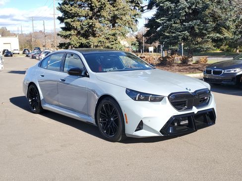 New 2026 BMW M5 Base image 4