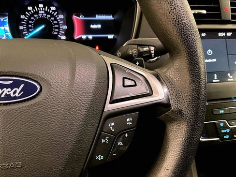 Used 2018 Ford Fusion SE w/ Fusion SE Technology Package FWD image 18