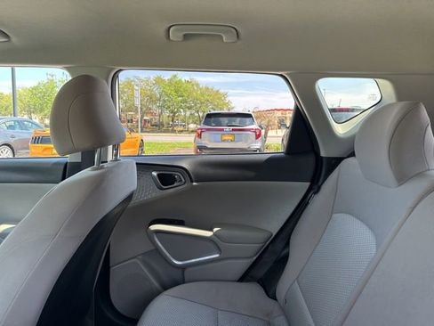 Used 2025 Kia Soul LX w/ LX Technology Package image 20