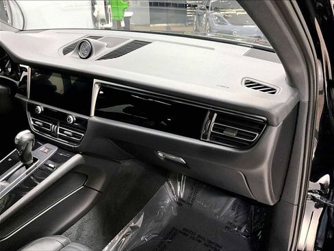 Used 2024 Porsche Macan AWD/4WD image 27
