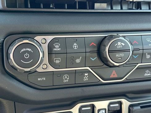 New 2025 Jeep Gladiator High Tide image 23