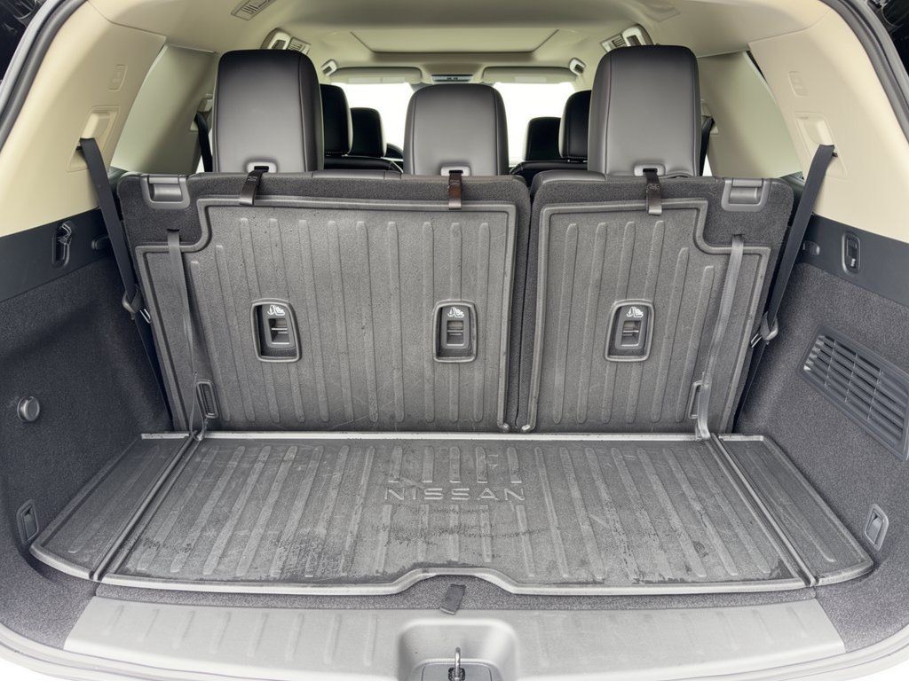 Used 2024 Nissan Pathfinder Platinum FWD image 28