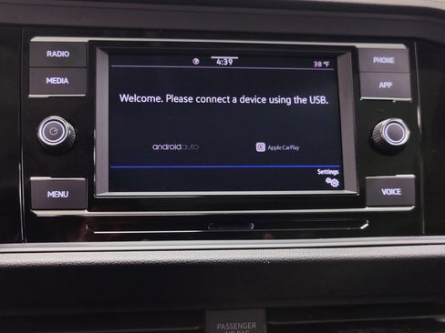 Used 2024 Volkswagen Jetta SE w/ Panoramic Sunroof Package image 19