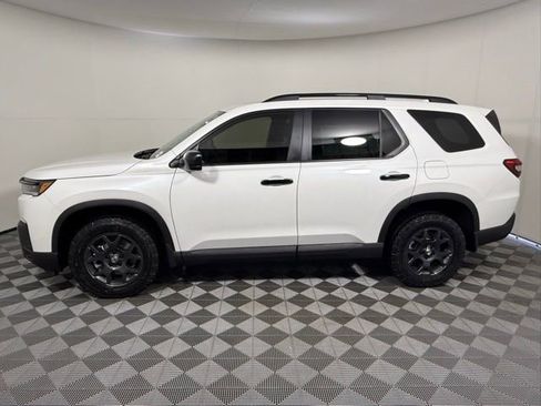 New 2026 Honda Pilot TrailSport image 4
