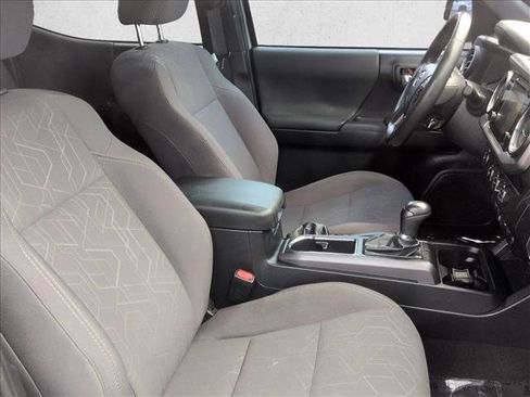 Used 2018 Toyota Tacoma TRD Sport image 20