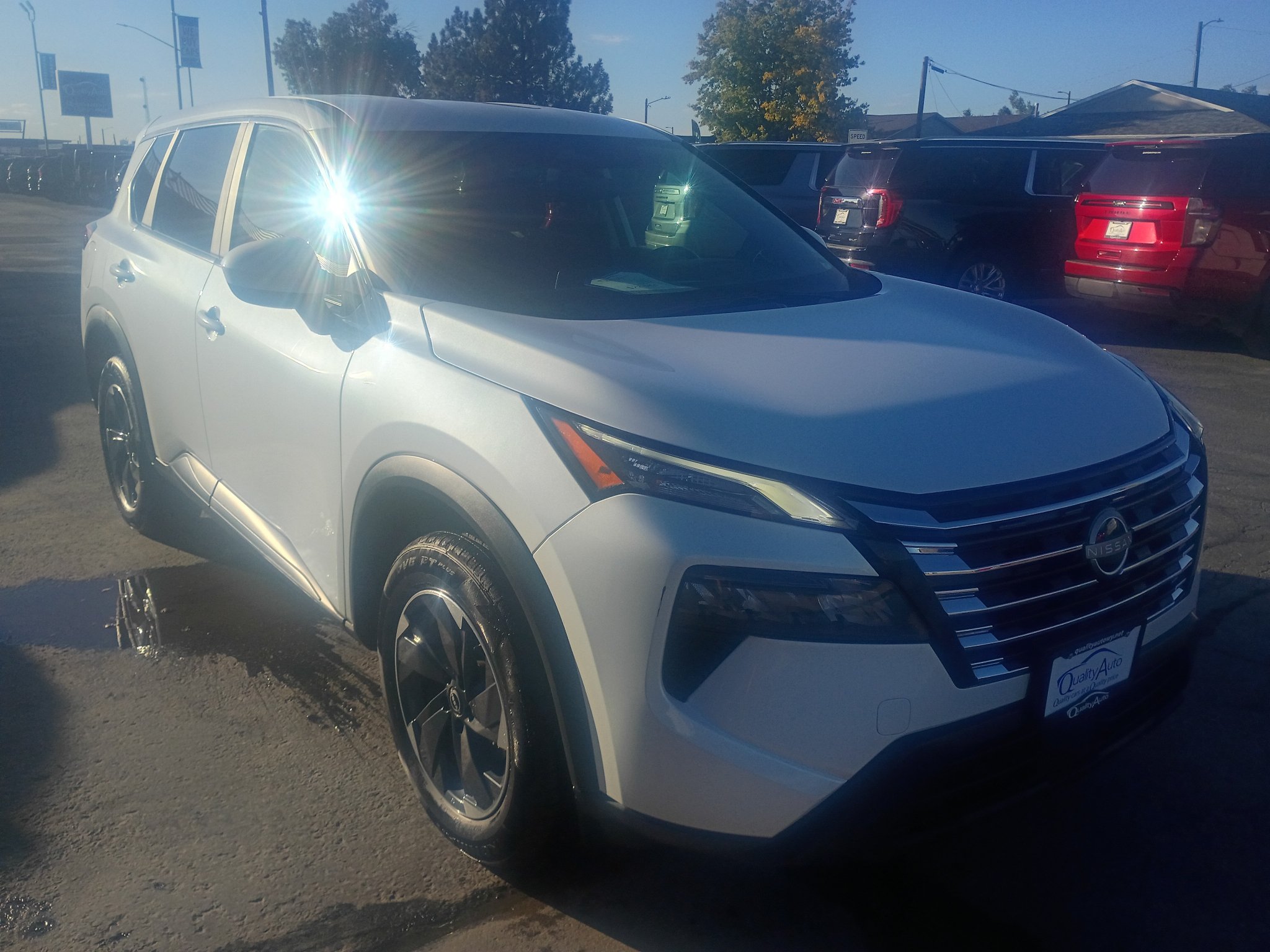 Used 2025 Nissan Rogue SV AWD/4WD image 4