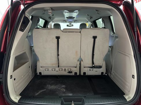 Used 2015 Chrysler Town & Country Touring-L w/ Driver Convenience Group image 23