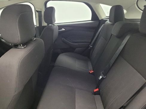 Used 2018 Ford Focus SE w/ Cold Weather Package FWD image 18