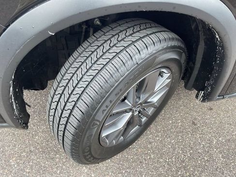 Used 2024 Nissan Rogue S AWD/4WD image 10