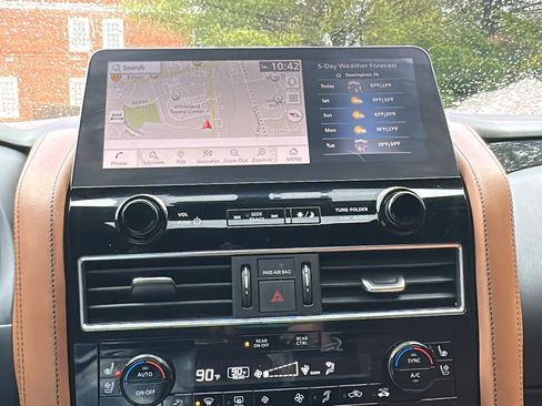 Used 2022 INFINITI QX80 Sensory image 23