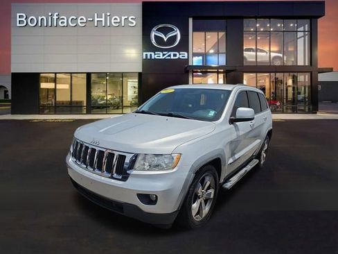 Used 2011 Jeep Grand Cherokee Laredo RWD image 2